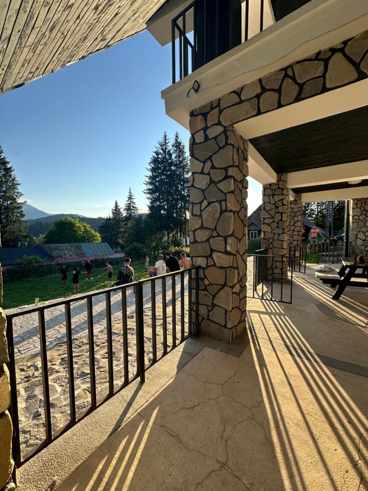 פרדיאל Pine Peak Apartments מראה חיצוני תמונה